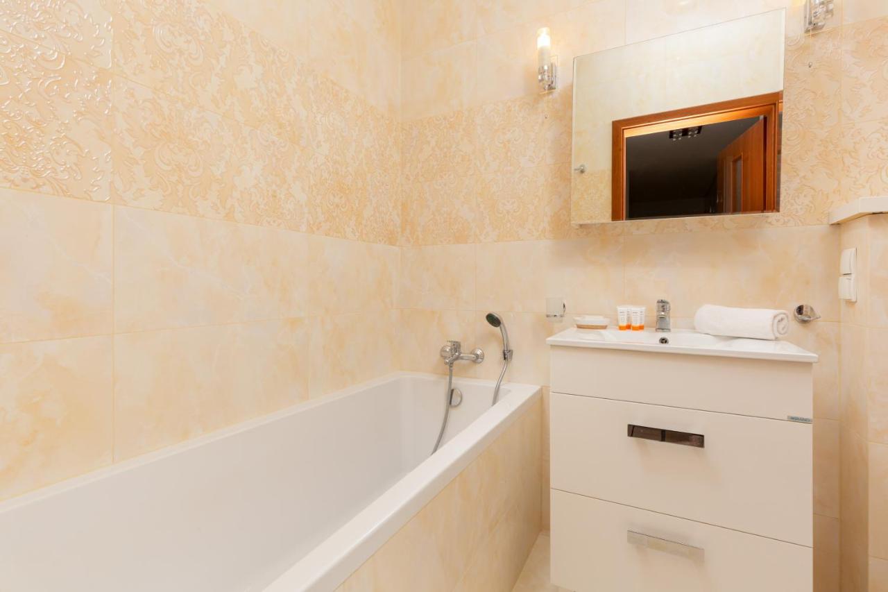 Apartament Na Woli Sowinskiego By Noclegi Renters Varşovia Exterior foto